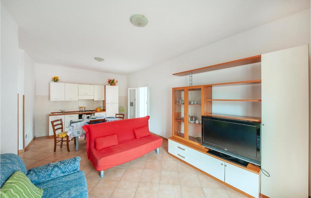 Awesome Apartment In La Maddalena With Kitchen Exterior foto